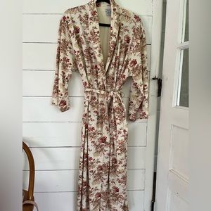 Nautica Floral robe. 100% cotton. Beautiful construction and print.
